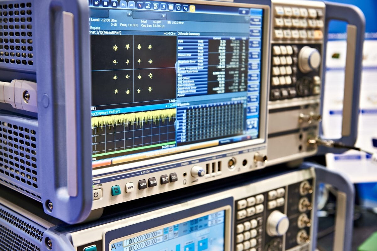 Broadcast measurement instruments in a rack