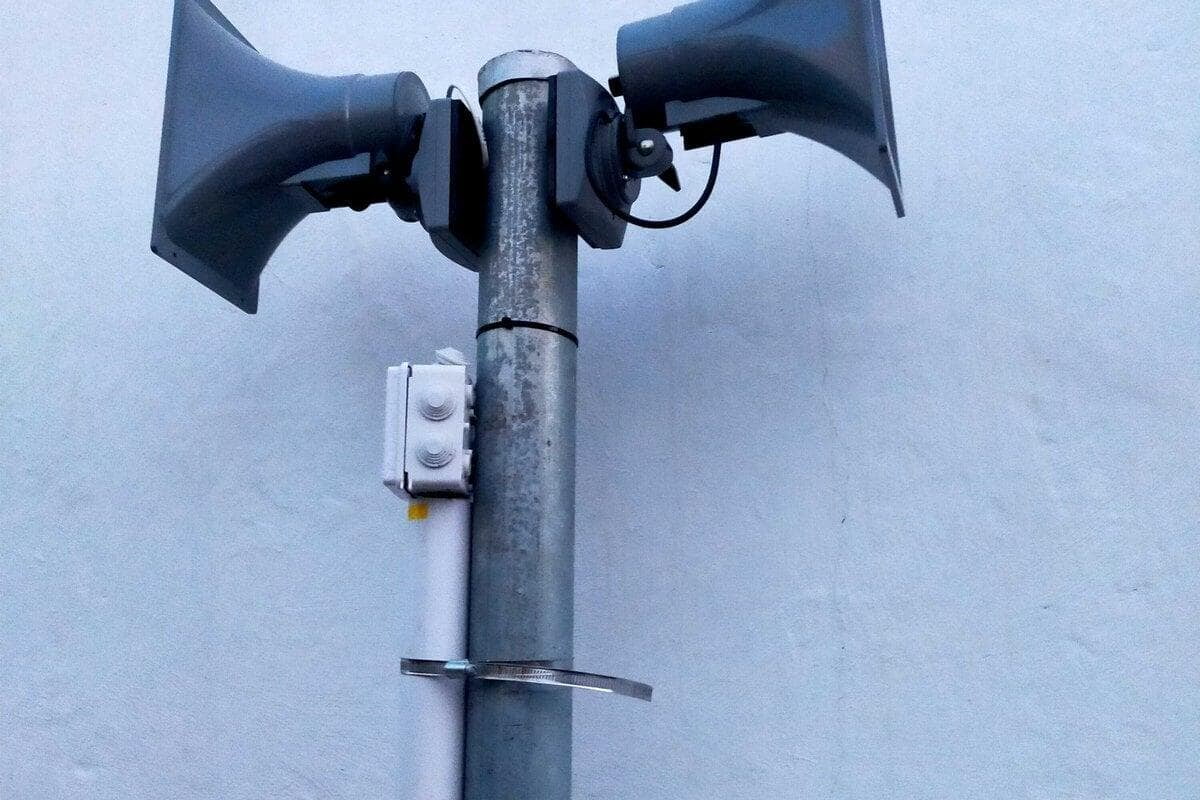 Twin horn transducers on a mast against open sky