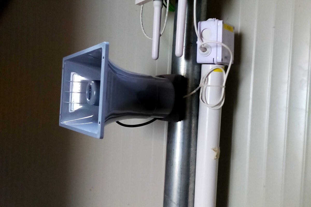 Notification device on a commercial building elevation